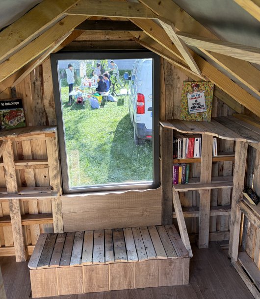 Cabane à livre - intérieur